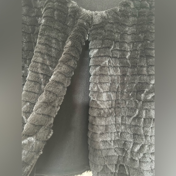 NWT Calvin Klein dresses black faux fur jacket - size Large - Picture 4 of 7